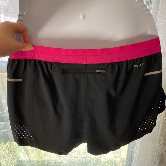 Nike Women's Black and Pink Dri-FIT Shorts M Excellent Condition! - Picture 2 of 4